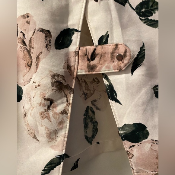 Dynamite, floral short sleeve - Picture 4 of 4